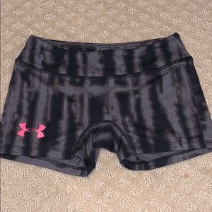 Black and grey Under Armour shorts